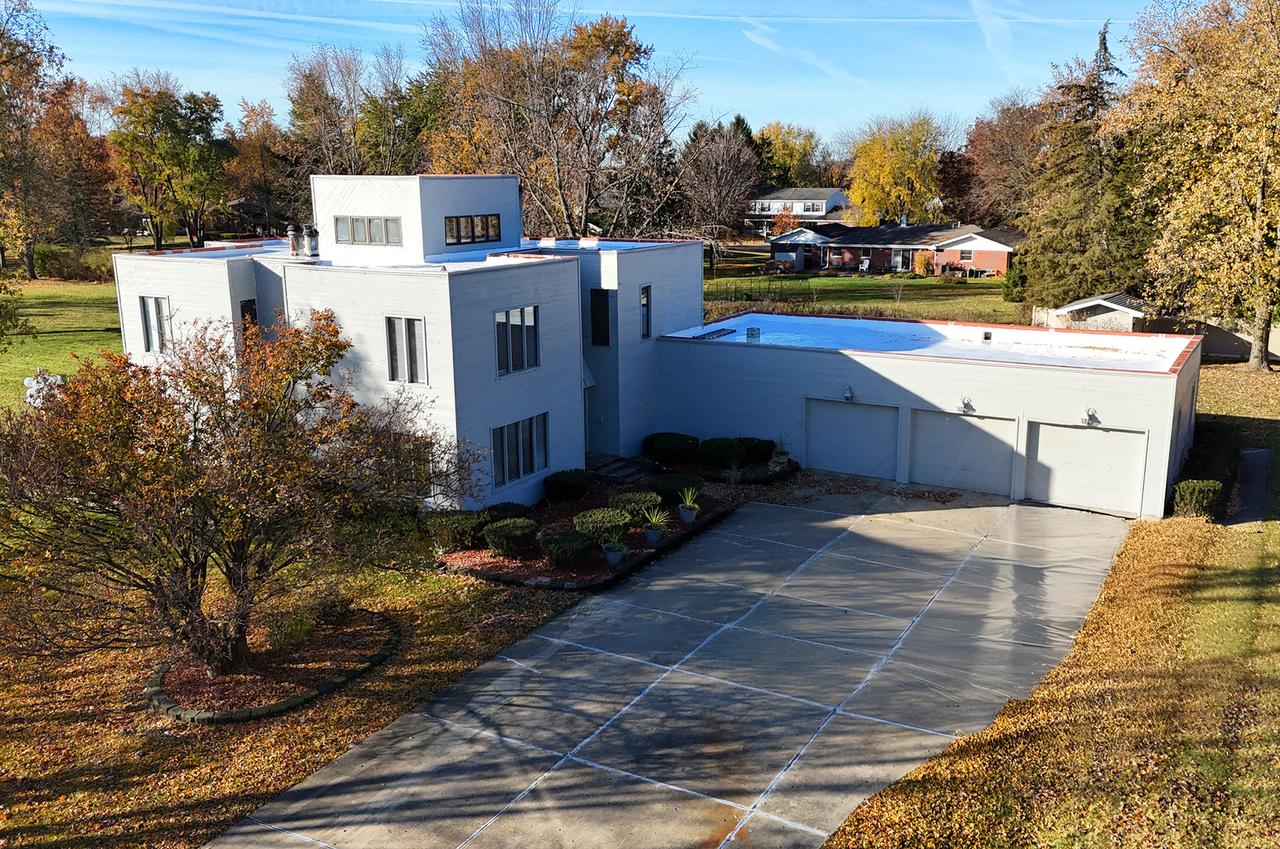 1625 Lambeth Ln., New Lenox, IL 60451