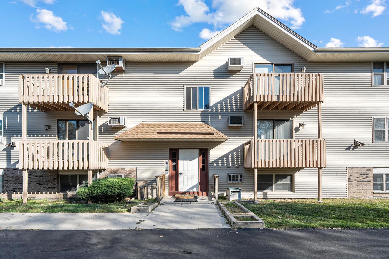 1521 Pioneer Rd. #7, Crest Hill, IL 60403