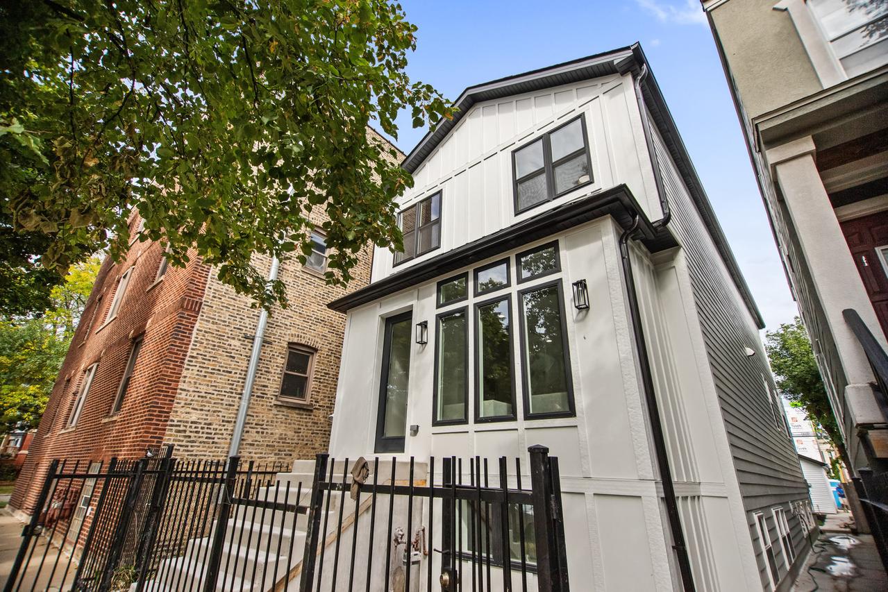 3430 W Lyndale St., Chicago, IL 60647