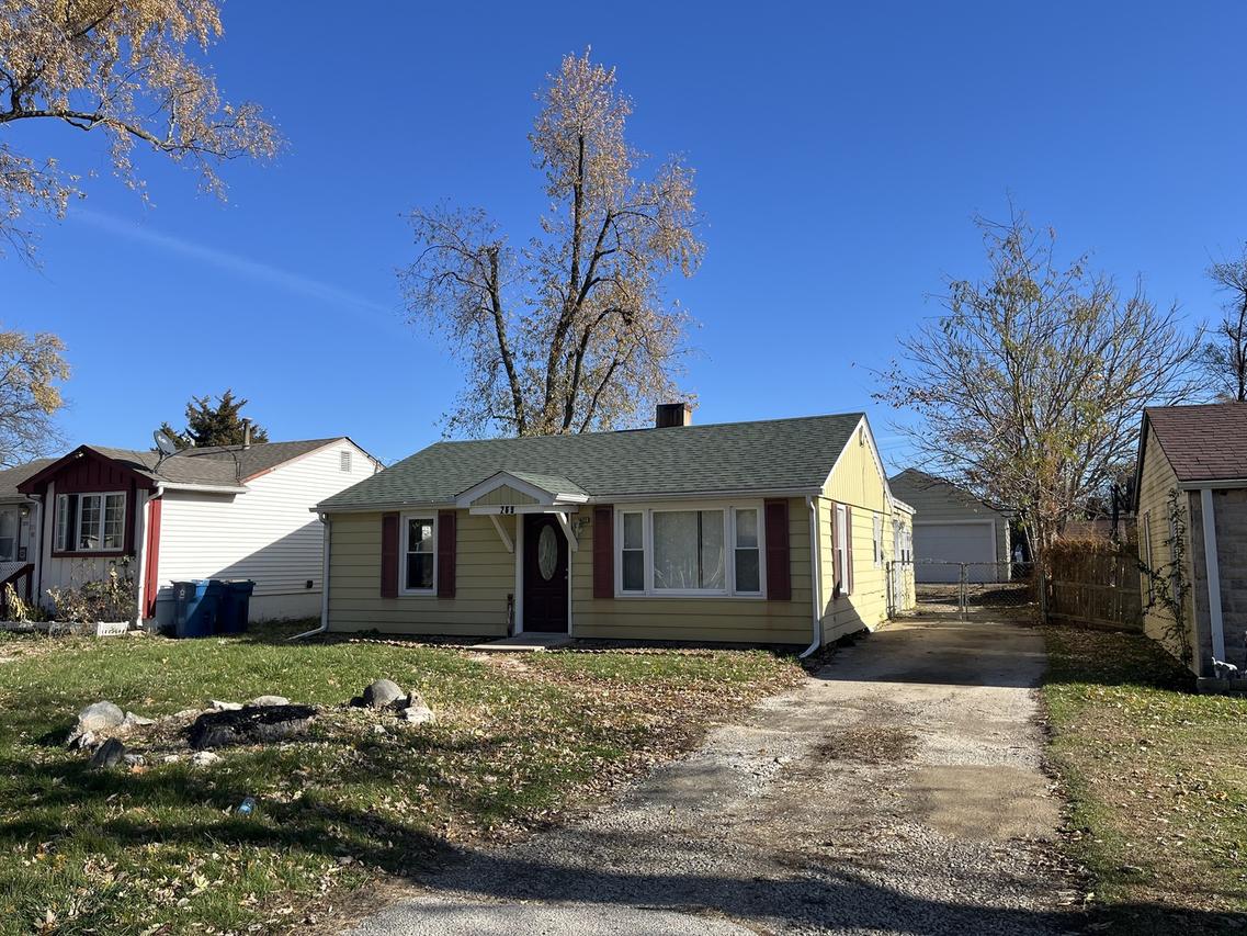 269 Parkside Ave., Aurora, IL 60505