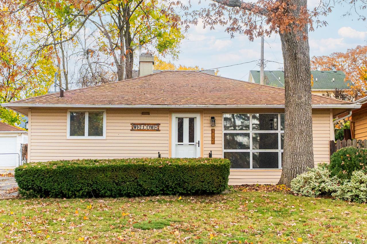 1826 S 3rd Pl., St. Charles, IL 60174