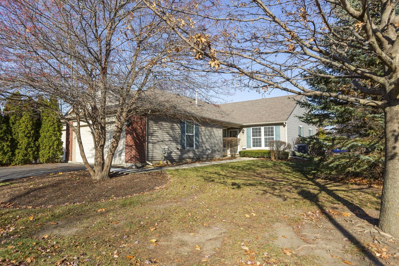 94 W Essington Dr., Round Lake, IL 60073