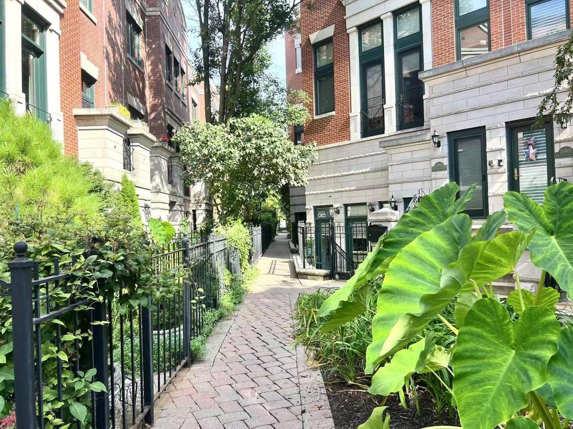 2040 N Sedgwick St. #H, Chicago, IL 60614