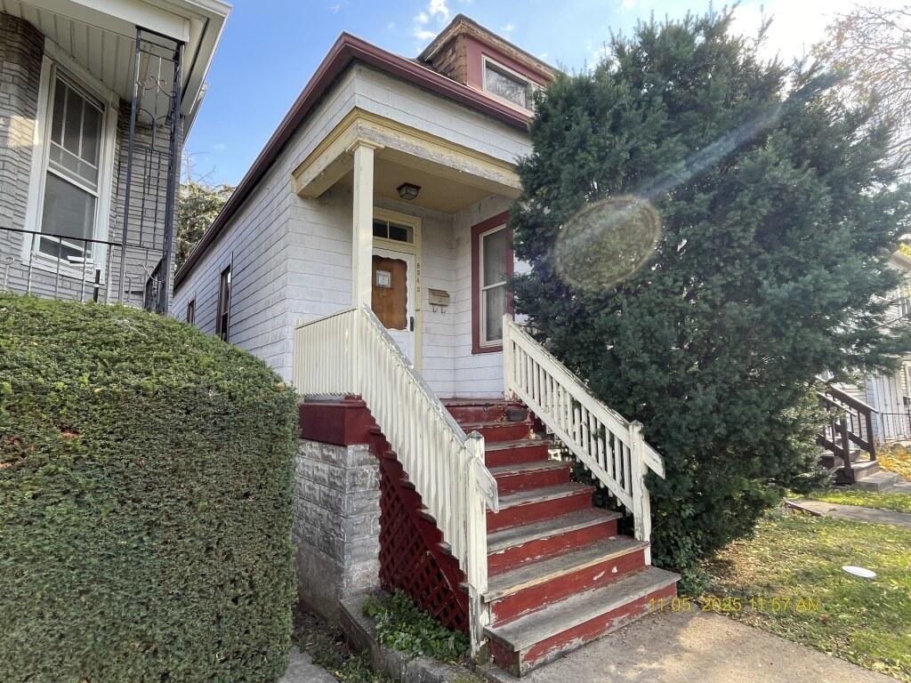 8545 S Manistee Ave., Chicago, IL 60617