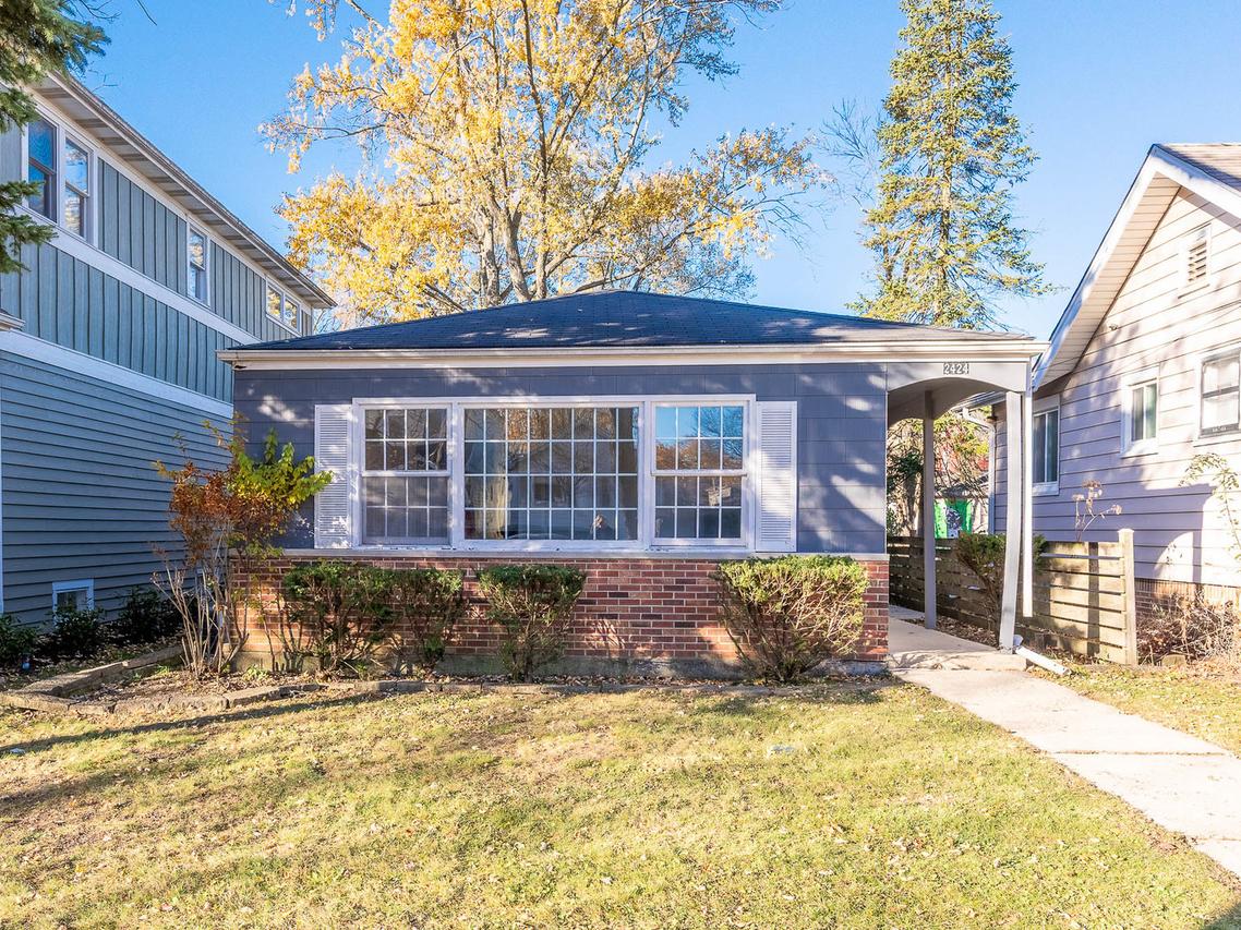 2424 Cowper Ave., Evanston, IL 60201