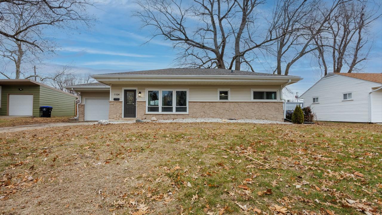 1104 Redwood Ave., Bloomington, IL 61701