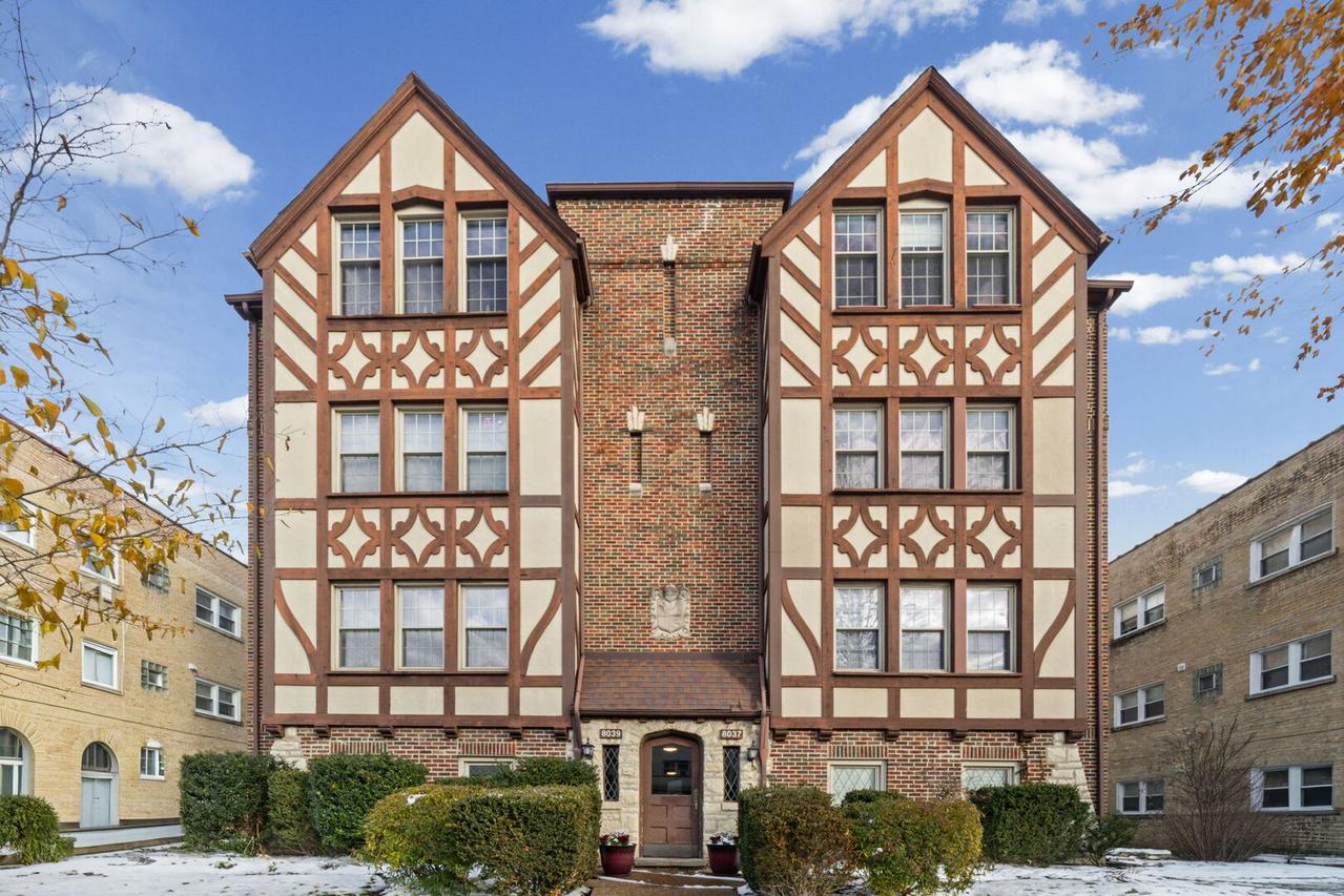 8037 Kenton Ave. #2S, Skokie, IL 60076