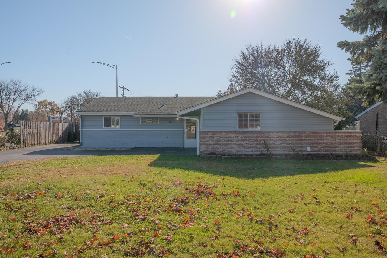 101 Edgehill Dr., Bolingbrook, IL 60440