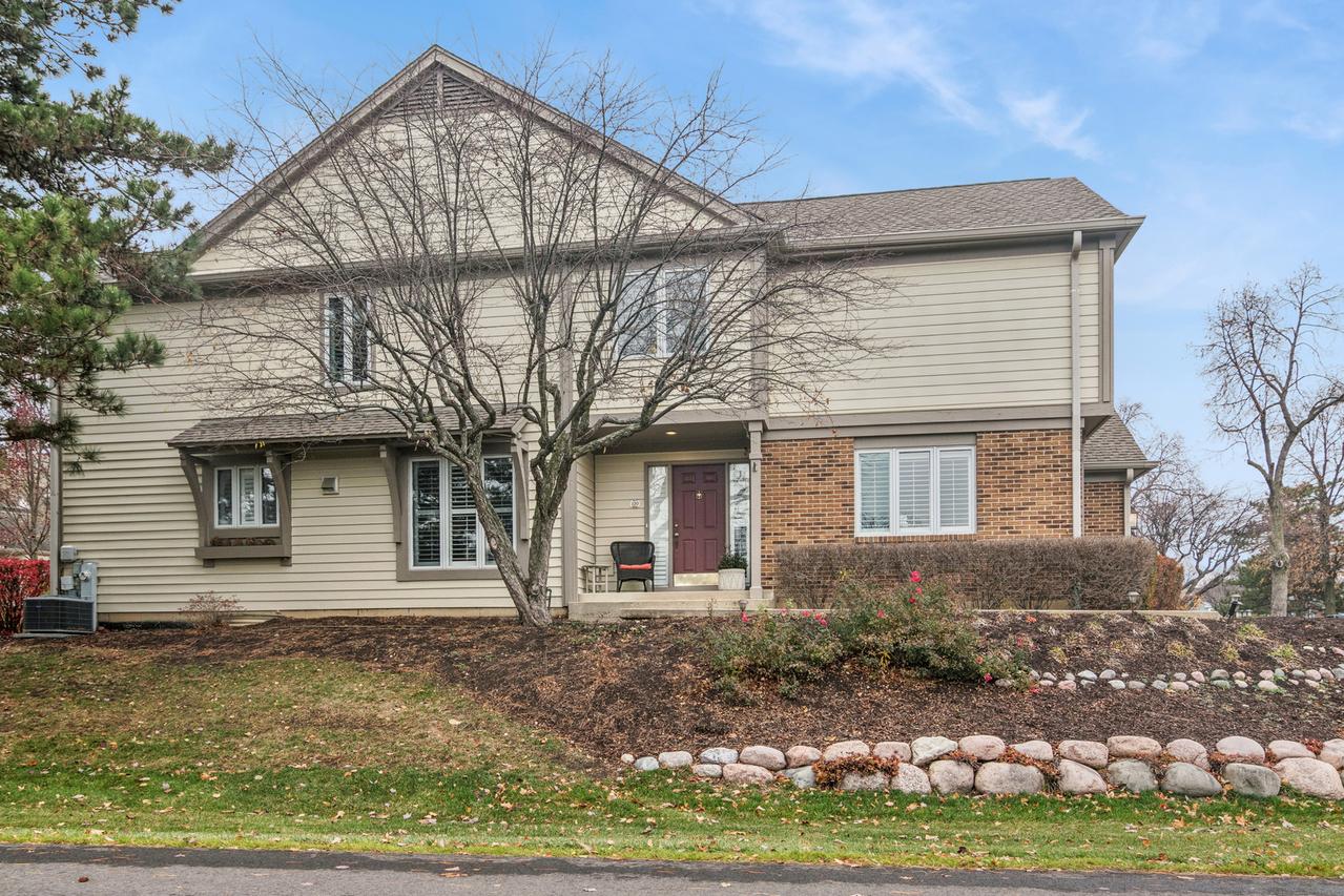 130 Warkworth Ln., Inverness, IL 60067