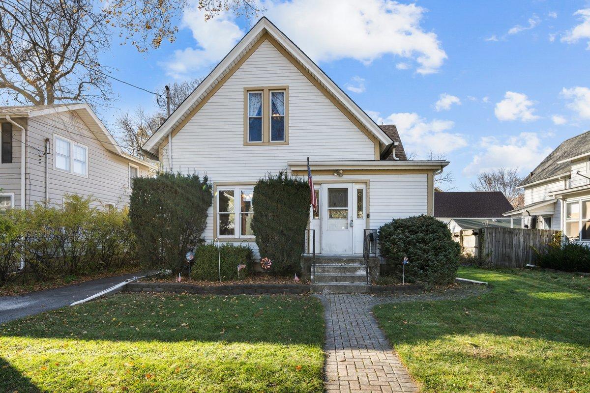 644 Oak Ave., Aurora, IL 60506