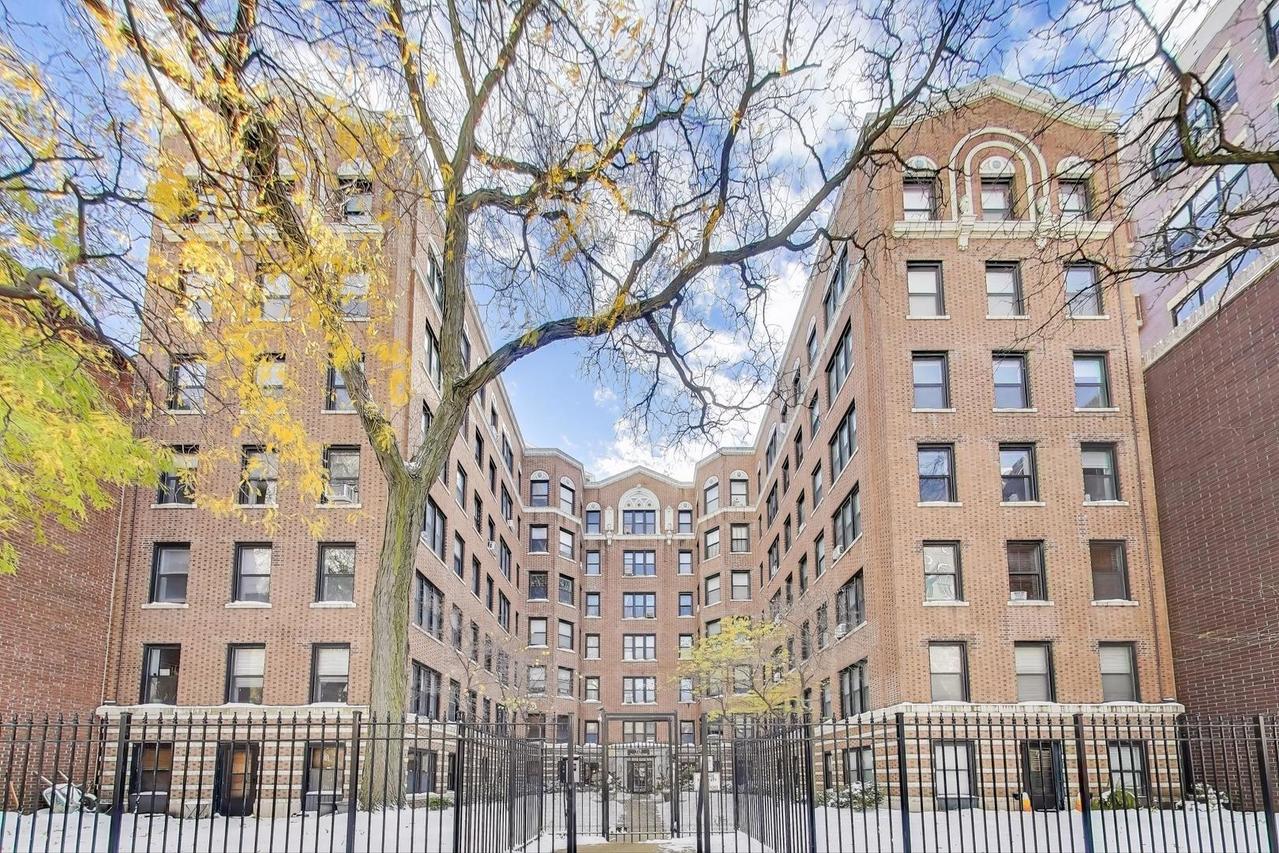 725 W Sheridan Rd. #10E, Chicago, IL 60613