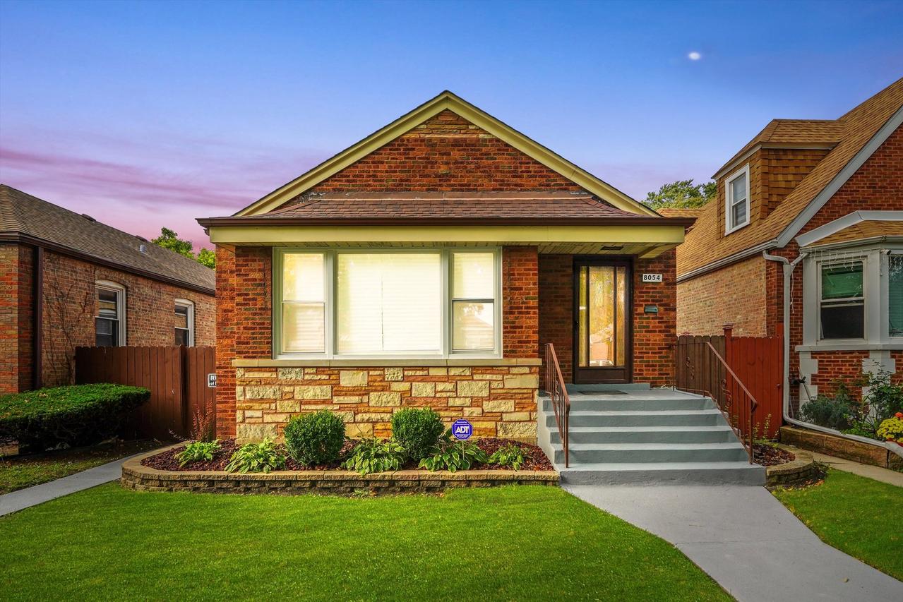 8054 S Washtenaw Ave., Chicago, IL 60652