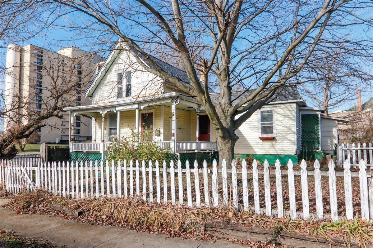 109 W Mulberry St., Bloomington, IL 61701