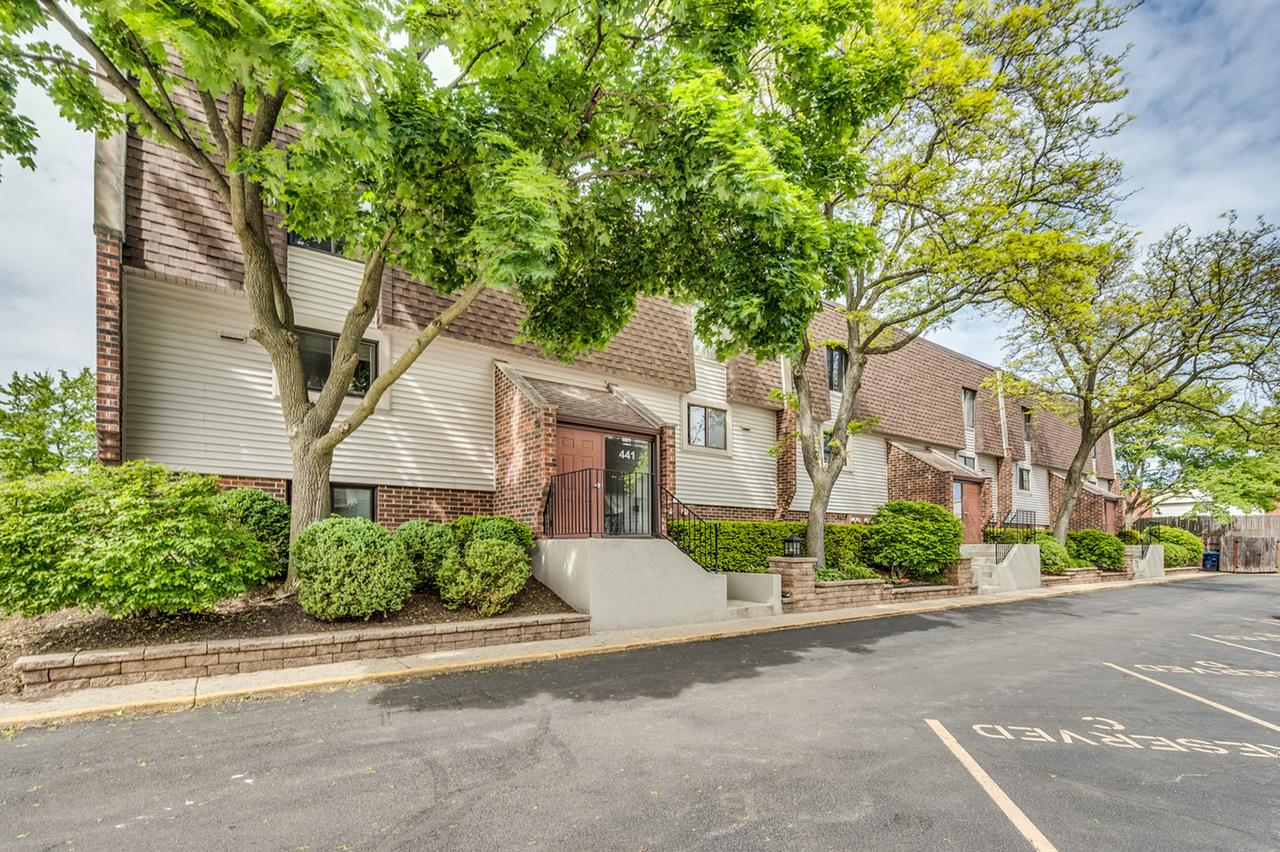 441 Elm St. #3A, Deerfield, IL 60015