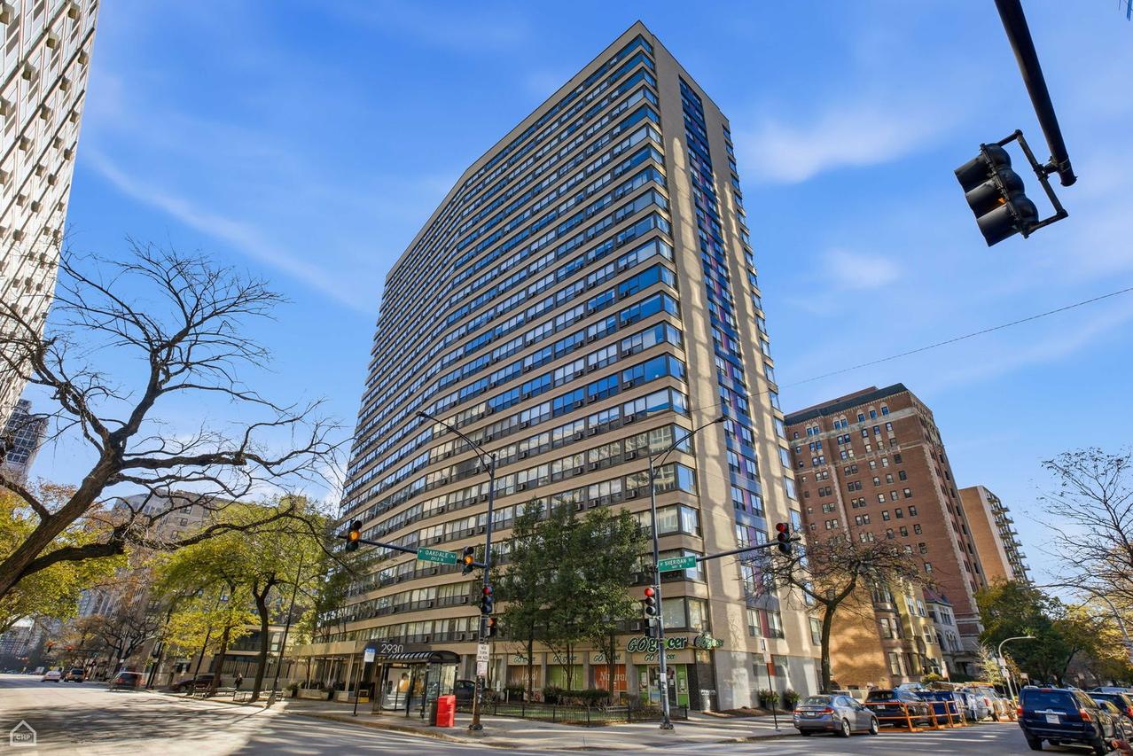 2930 N Sheridan Rd. #302, Chicago, IL 60657