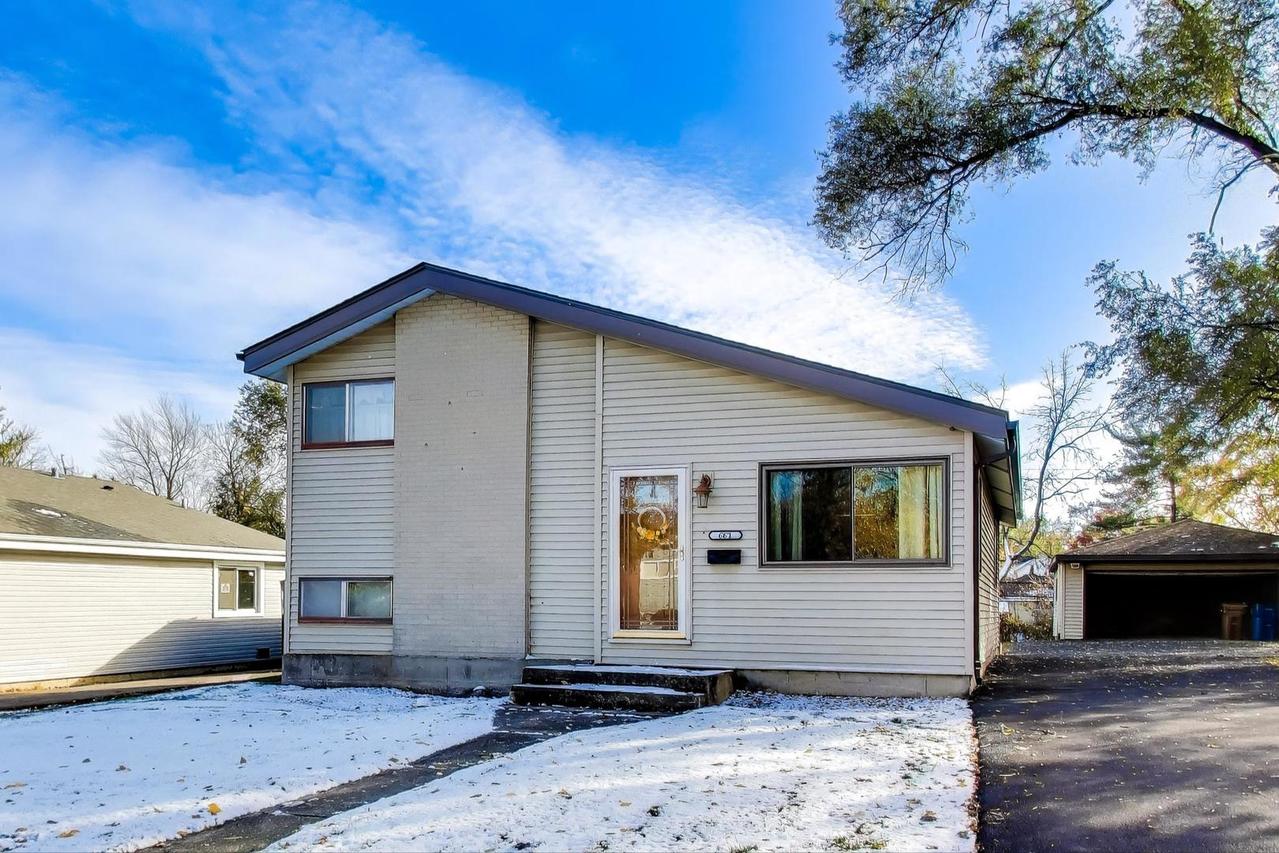 661 Easy St., Glendale Heights, IL 60139