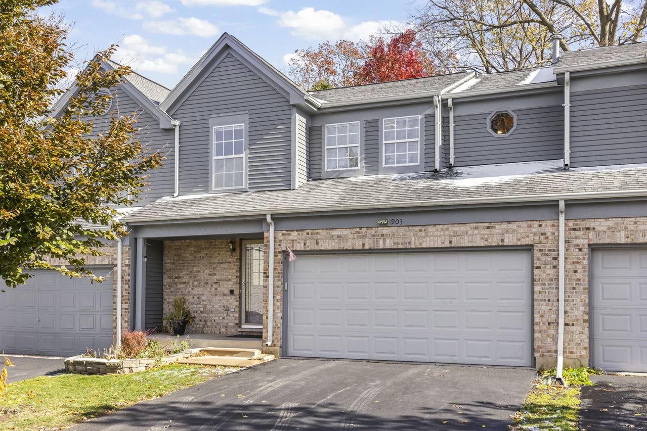 903 Old Oak Cir., Algonquin, IL 60102