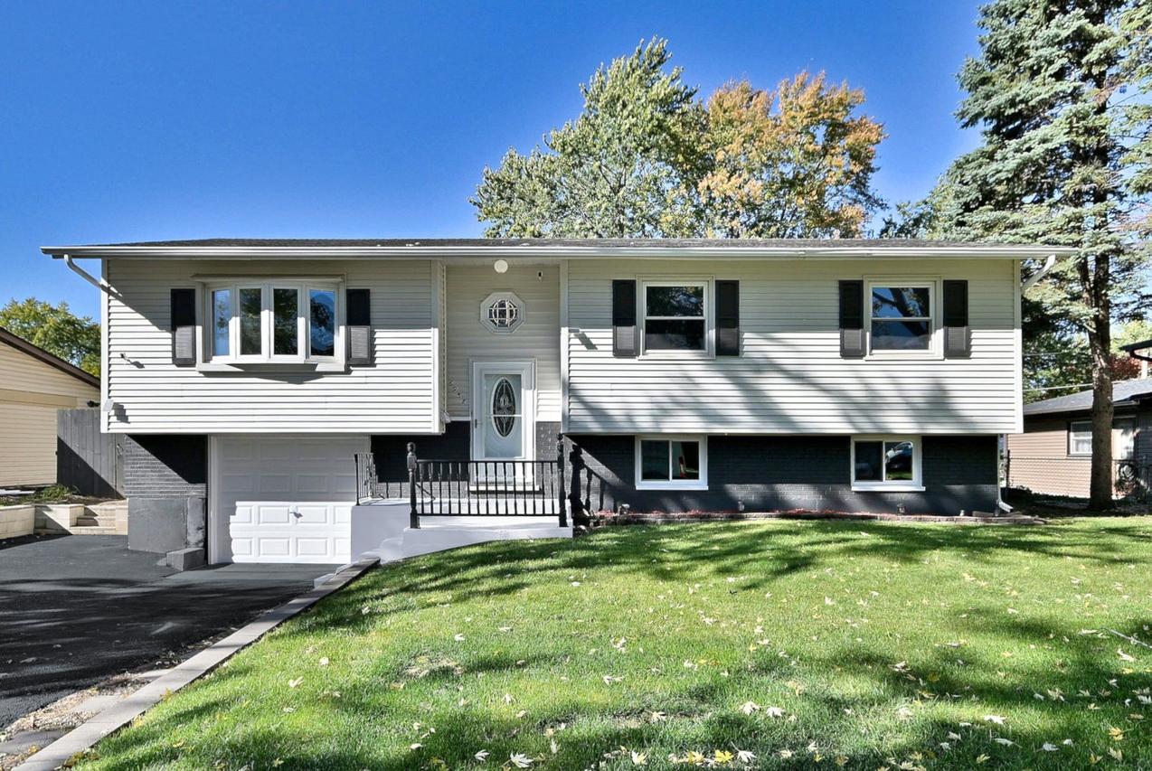 6938 Meadowbrook Ln., Hanover Park, IL 60133