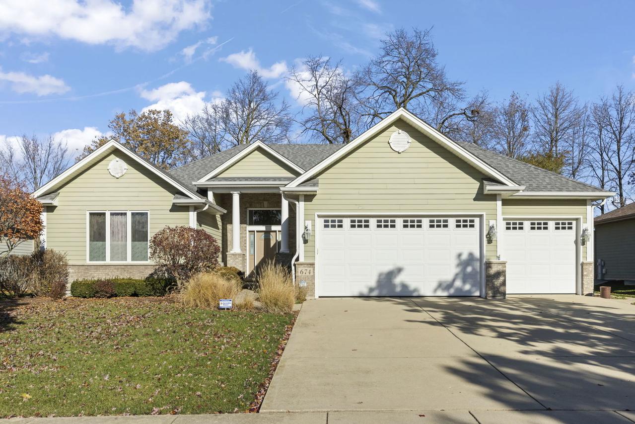 674 Friar Dr., Aurora, IL 60505