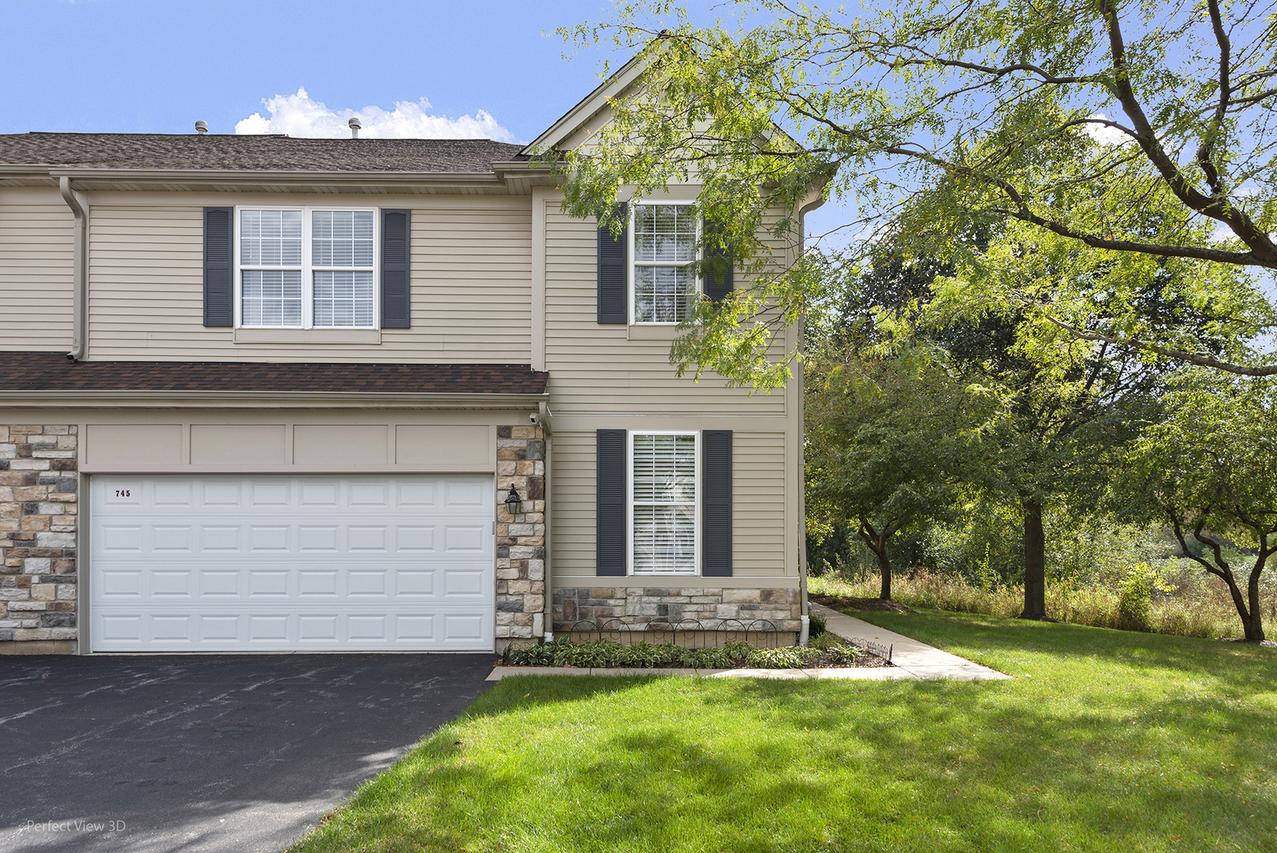 745 Dillon Ct., Grayslake, IL 60030