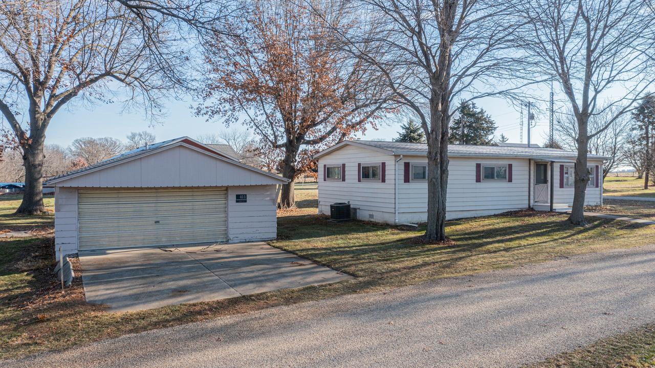 411 S Davis St., Seatonville, IL 61359