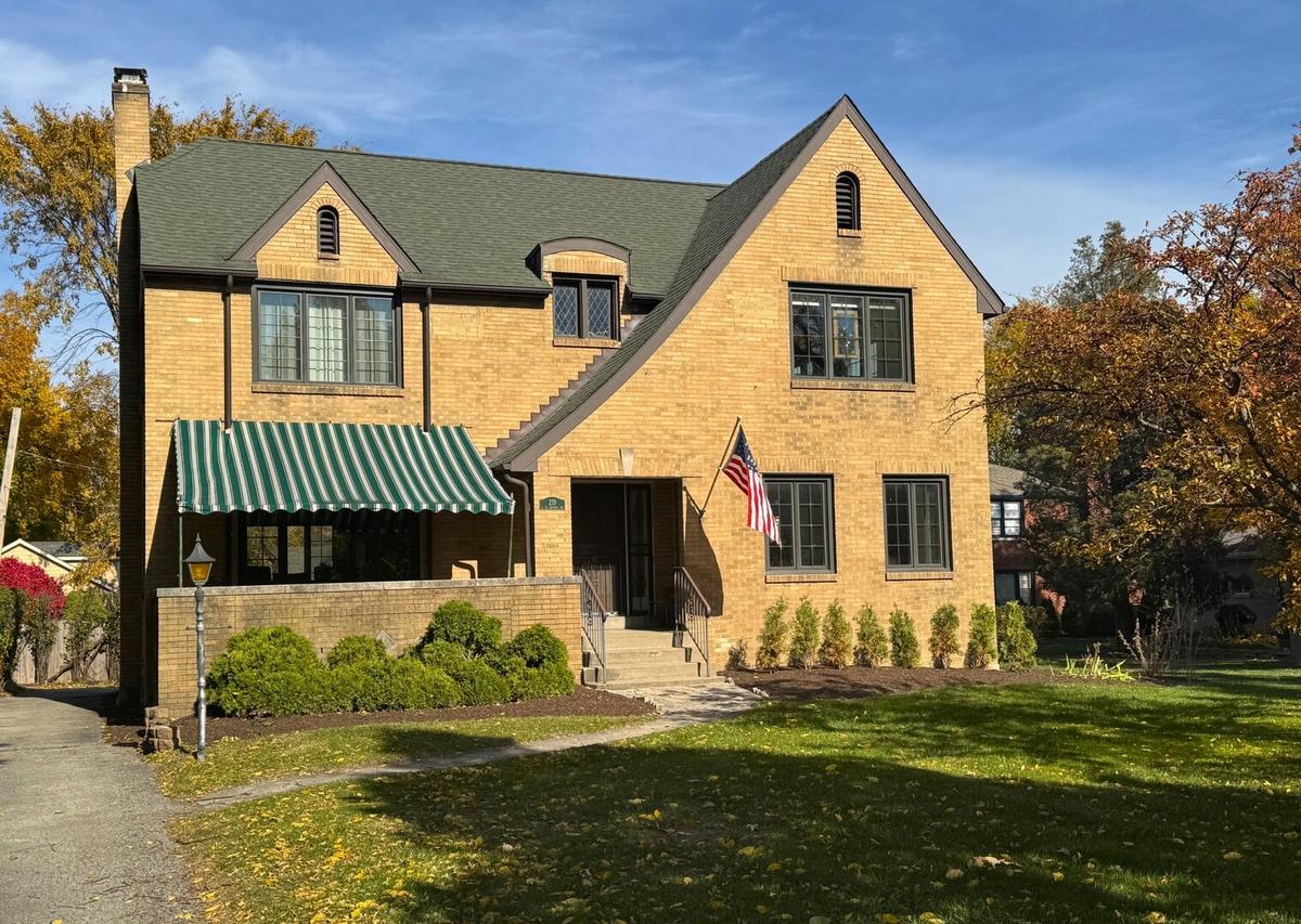 219 E Saint Charles Rd., Elmhurst, IL 60126