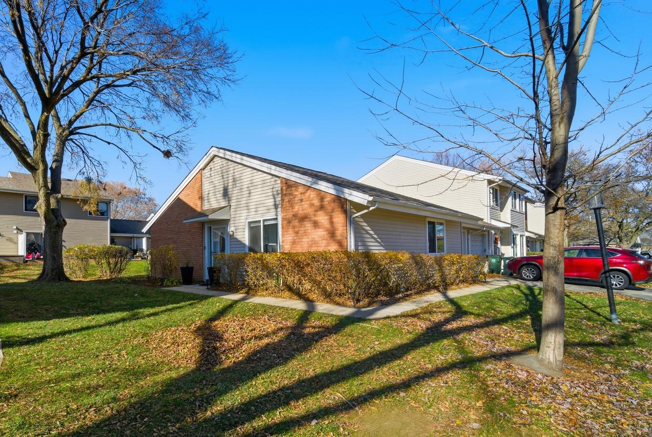 1288 N Whitewater Ln., Palatine, IL 60074