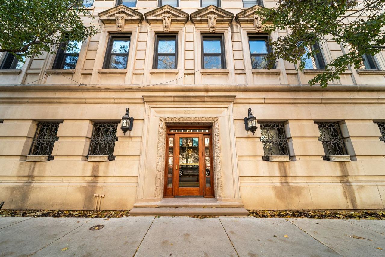 2912 N Commonwealth Ave. #1A, Chicago, IL 60657