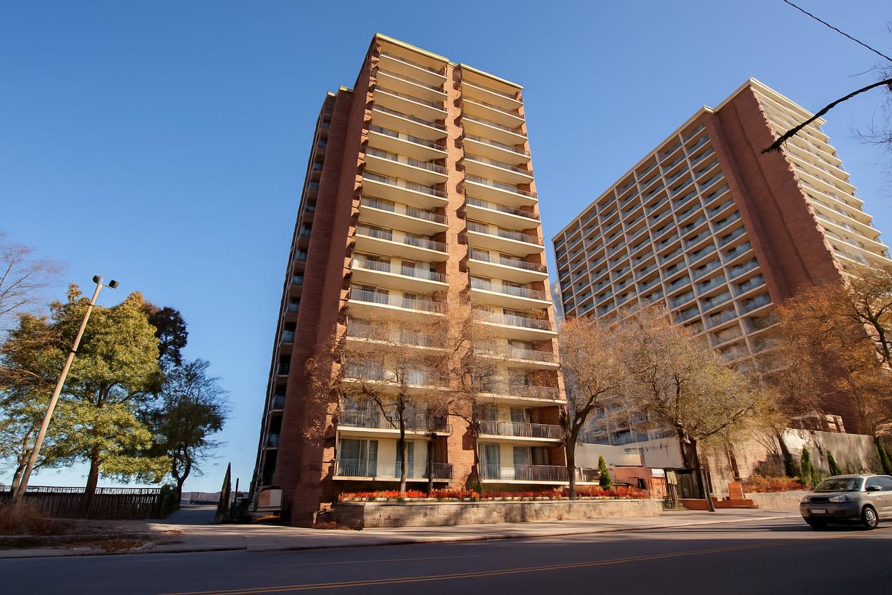 5901 N Sheridan Rd. #9G, Chicago, IL 60660