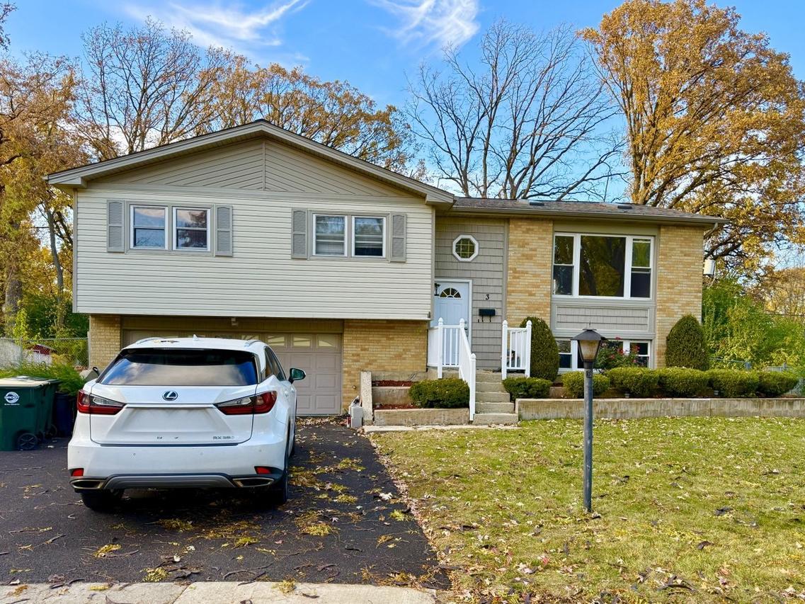 3 Catalpa Ct., Woodridge, IL 60517