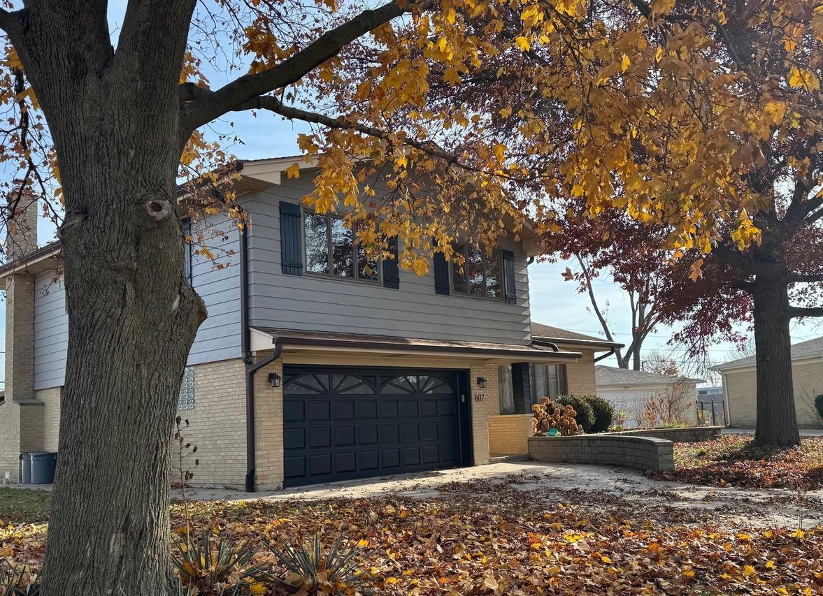 607 S Carol Ln., Mount Prospect, IL 60056