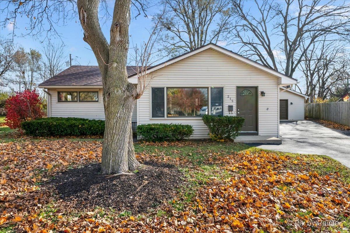 215 Sunset Ter., Crystal Lake, IL 60014