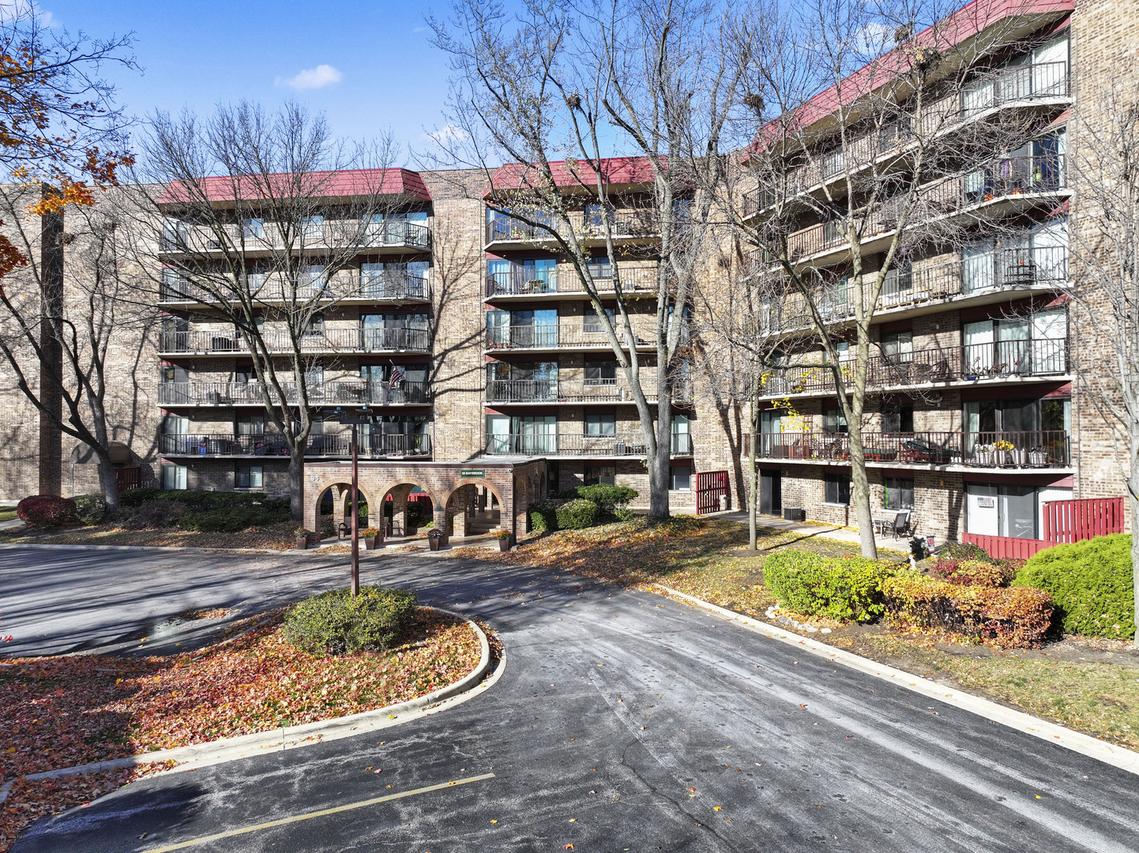 35 S Baybrook Dr. #106, Palatine, IL 60074