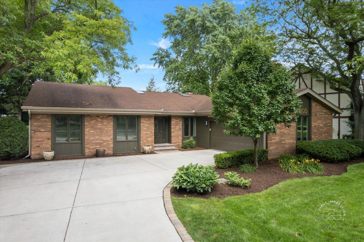 1105 W Bauer Rd., Naperville, IL 60563