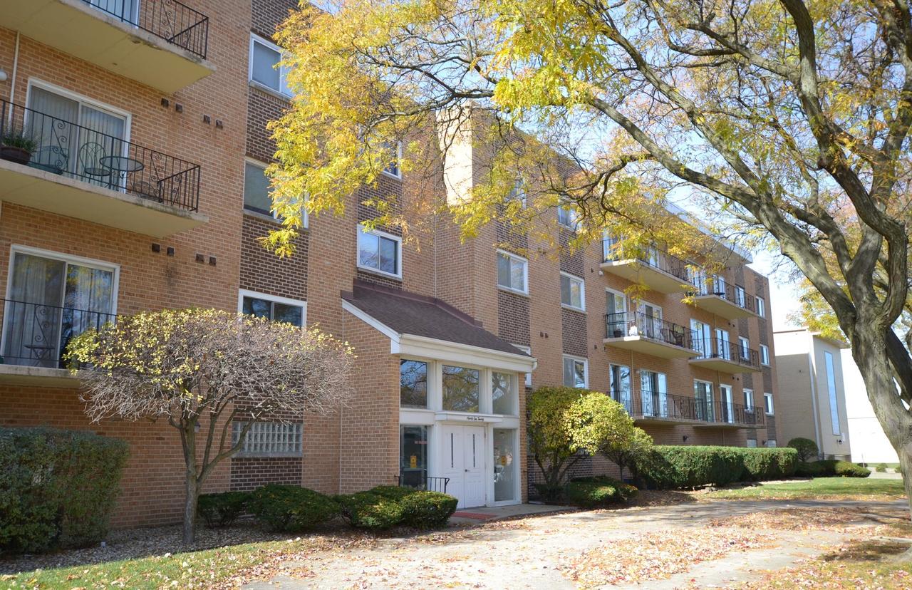 9620 S Komensky Ave. #305, Oak Lawn, IL 60453