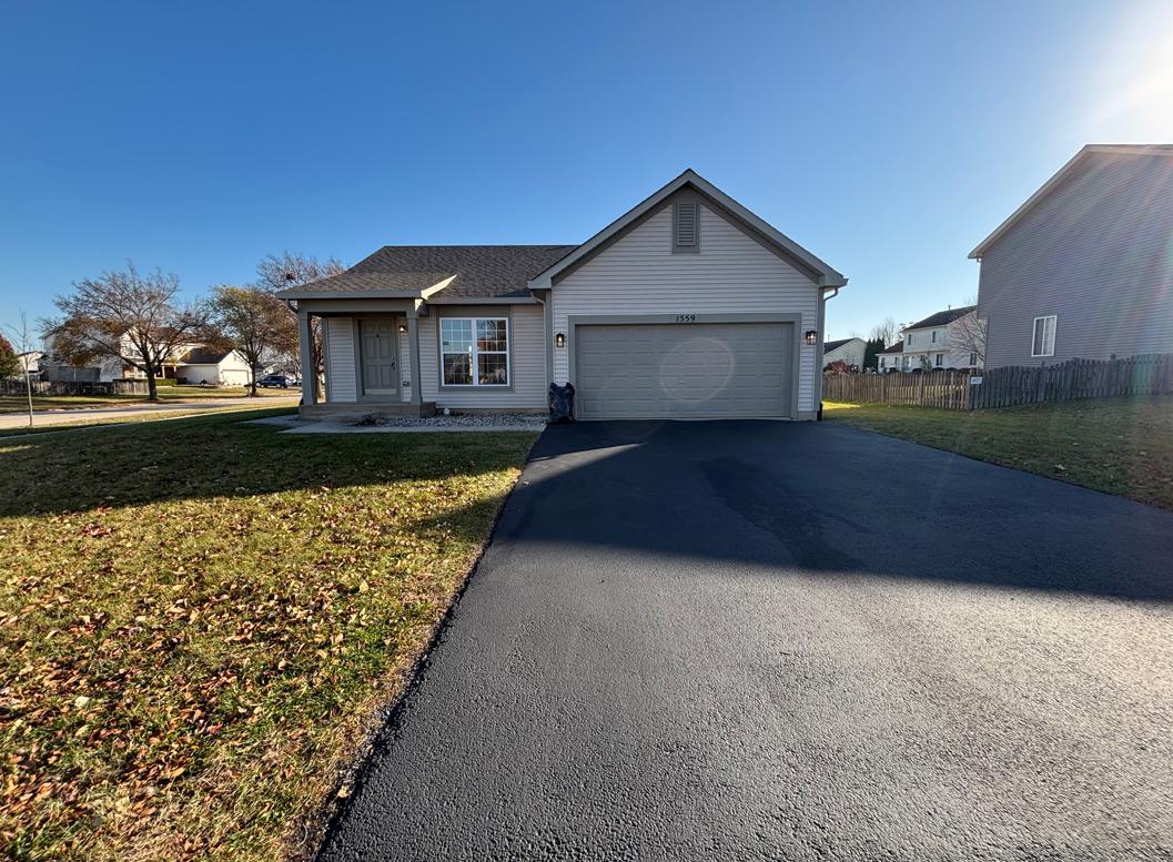 1559 Bluestem Ln., Minooka, IL 60447