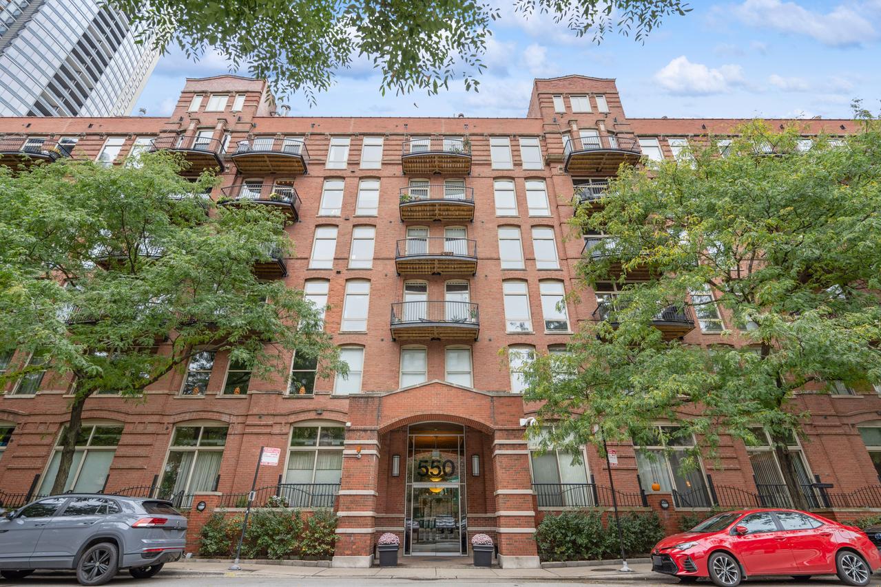 550 N Kingsbury St. #408, Chicago, IL 60654