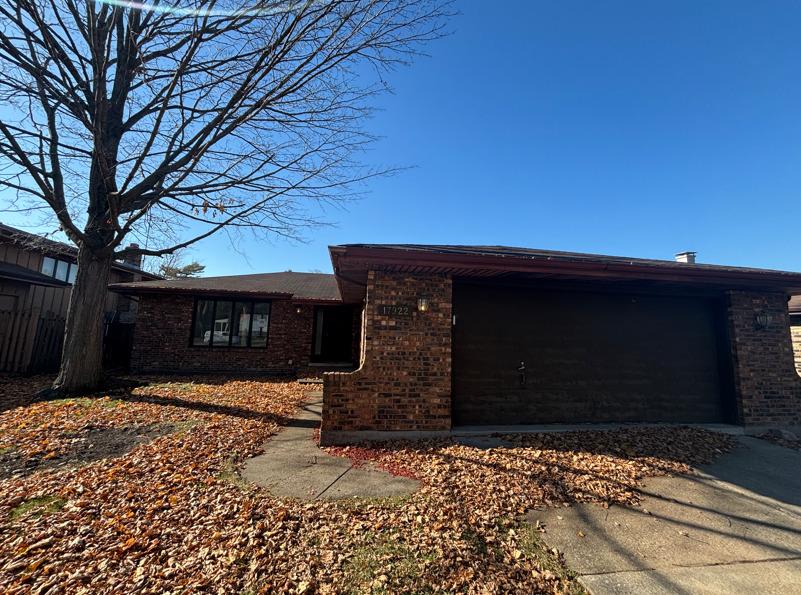 17922 State Line Ave., Lansing, IL 60438