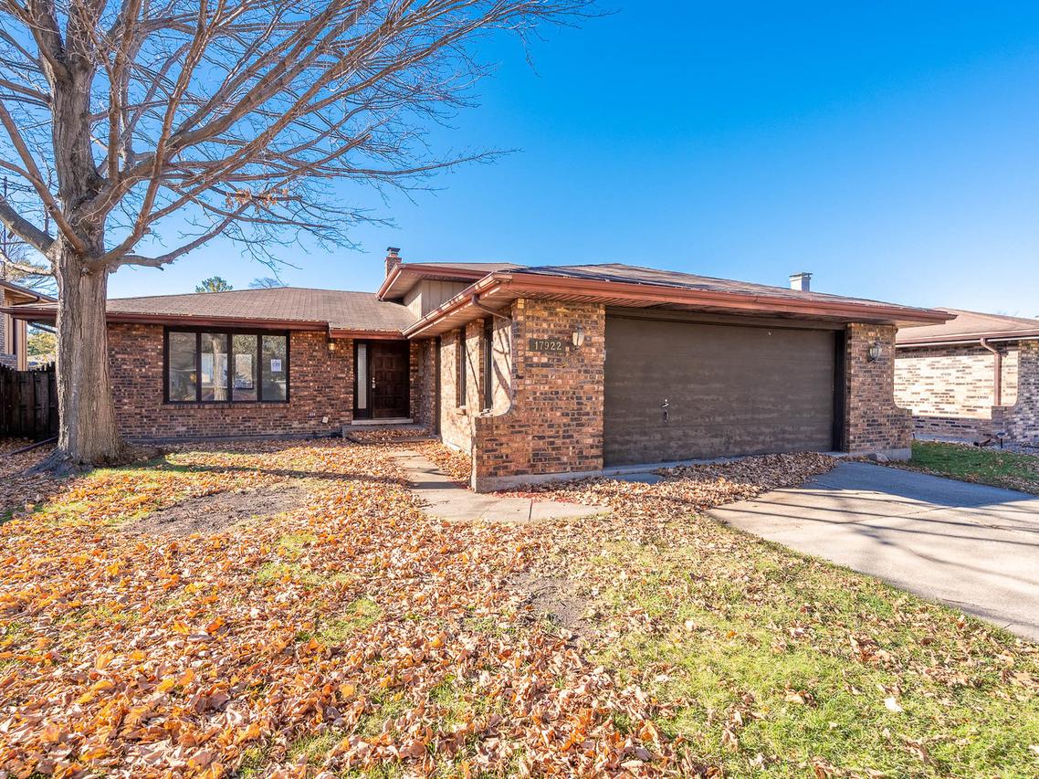 17922 State Line Ave., Lansing, IL 60438