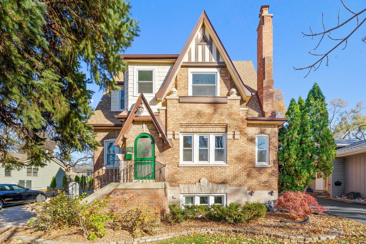 4425 Wilson Ave., Downers Grove, IL 60515