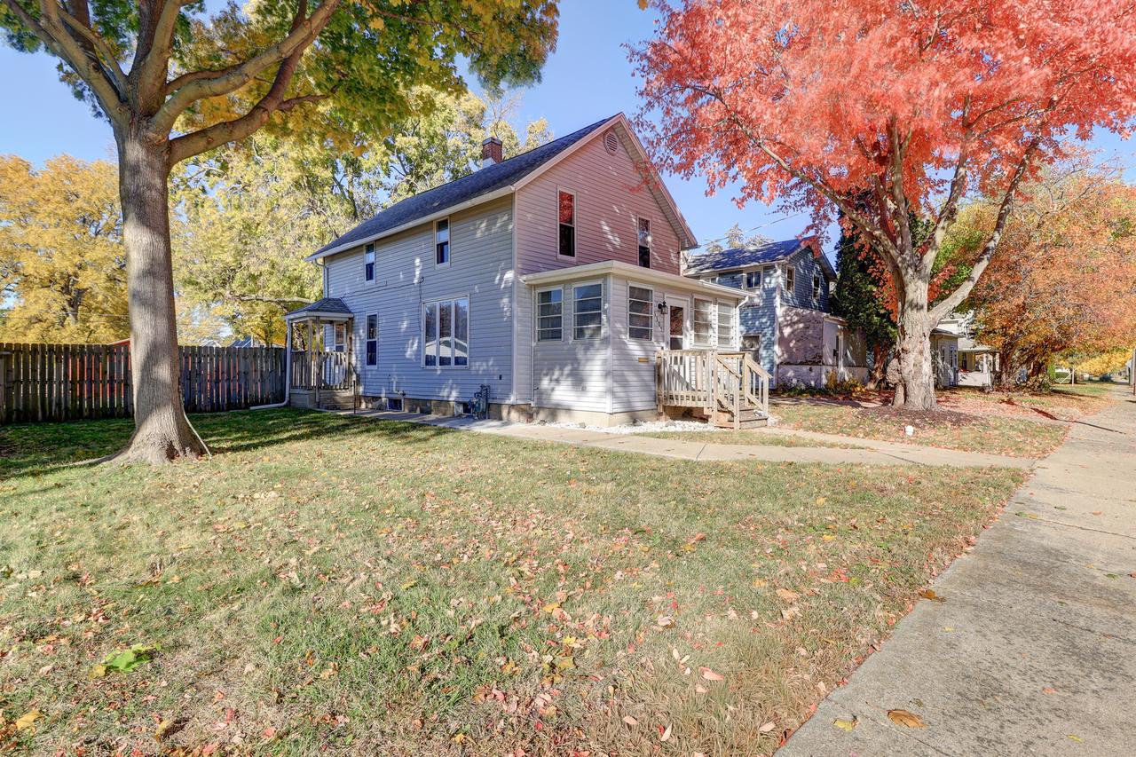 1305 3rd Ave., Sterling, IL 61081