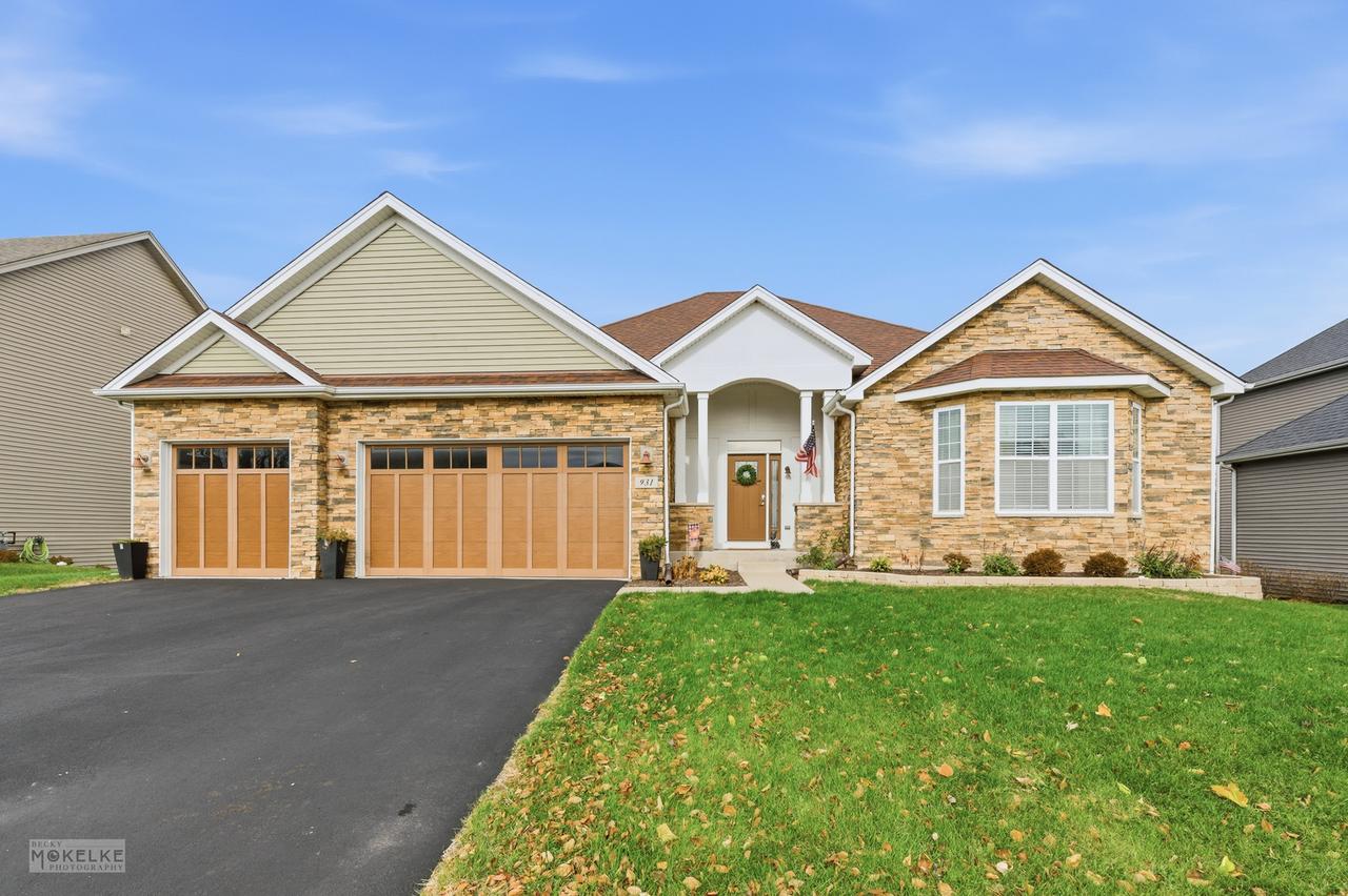 931 S Carly Cir., Yorkville, IL 60560