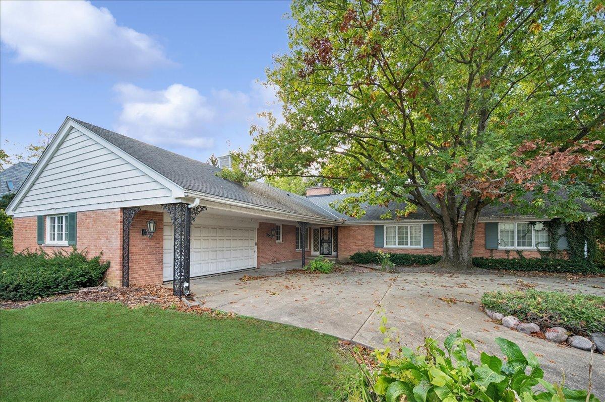 1080 Hillcrest Rd., Glencoe, IL 60022