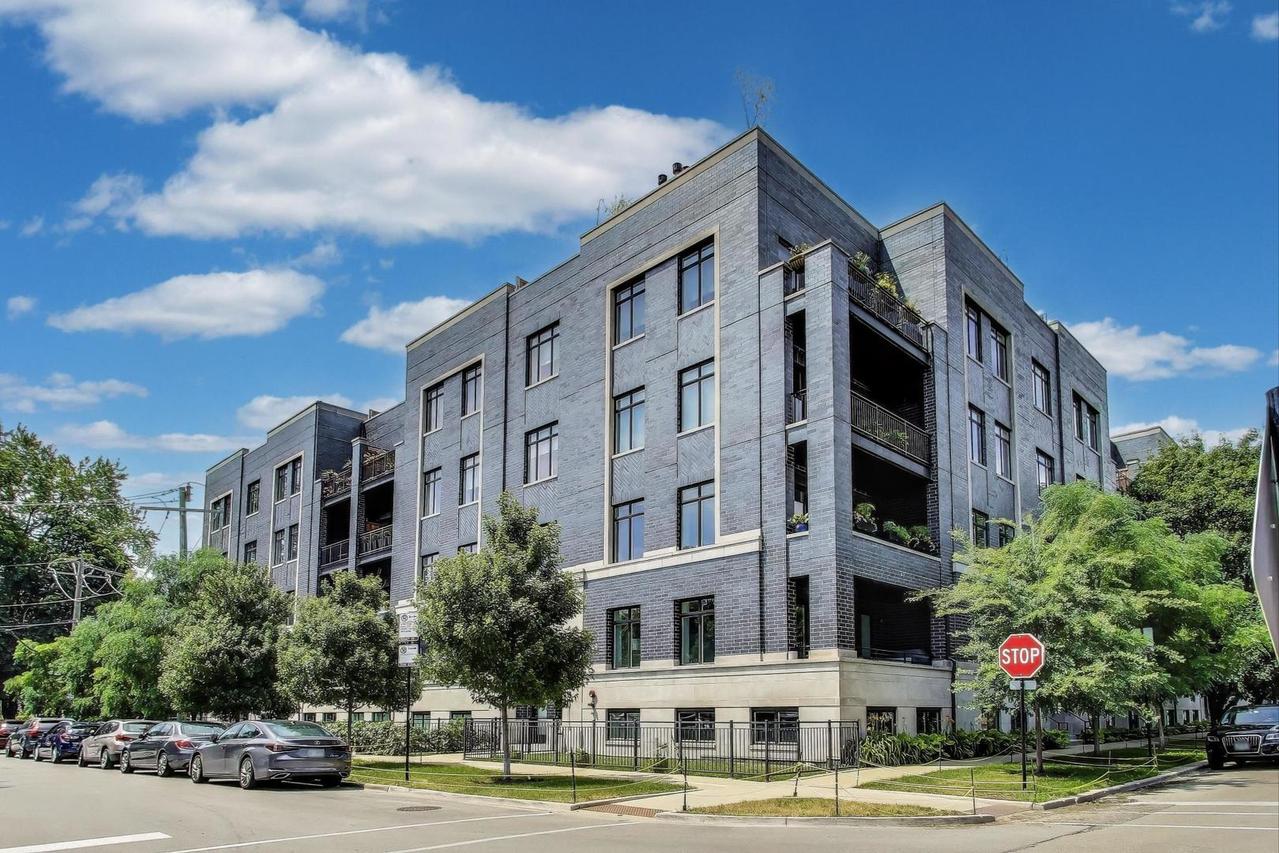 5748 N Hermitage Ave. #206, Chicago, IL 60660