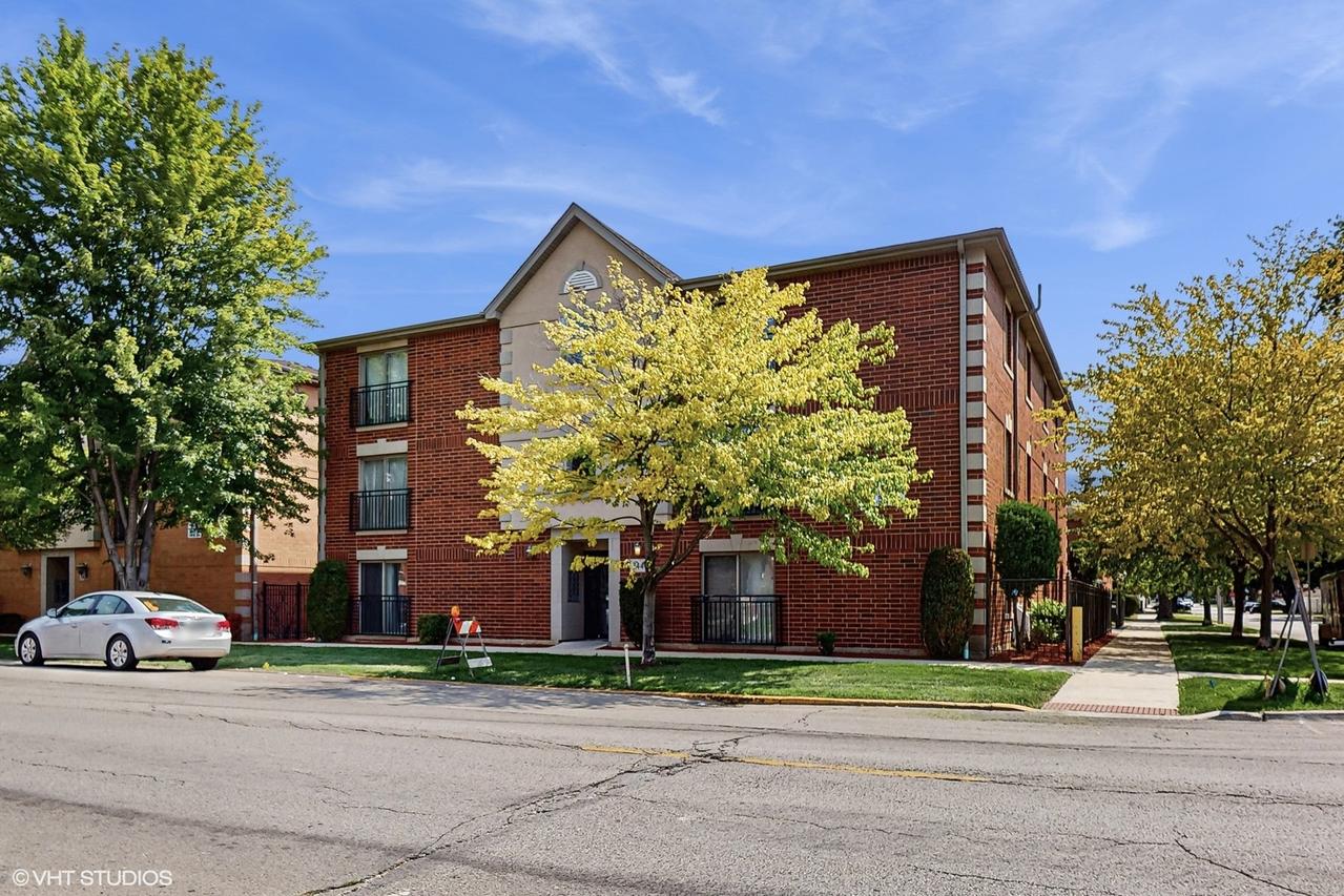 3447 Ridgeland Ave. #301, Berwyn, IL 60402
