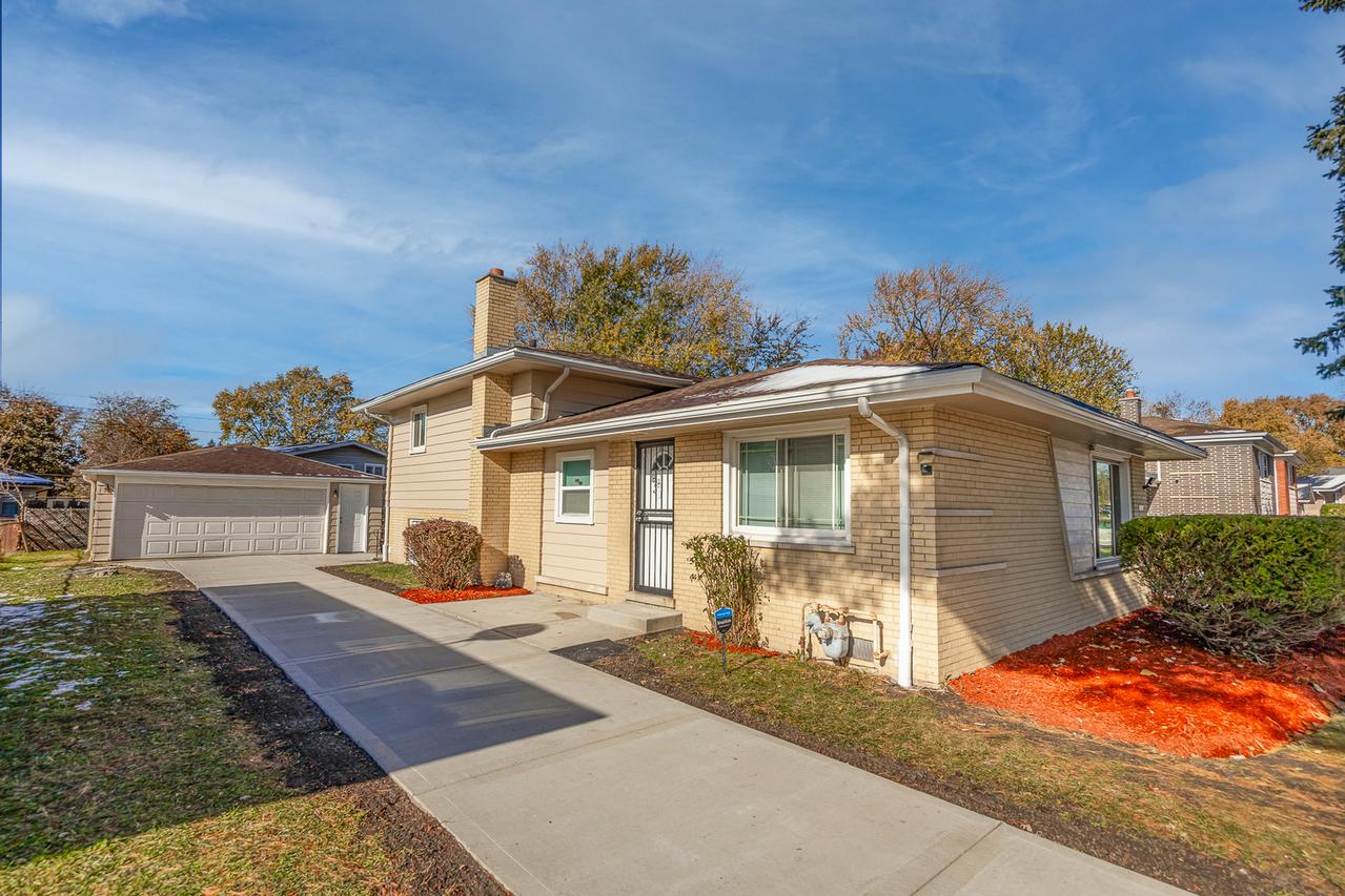 15324 Dobson Ave., South Holland, IL 60473