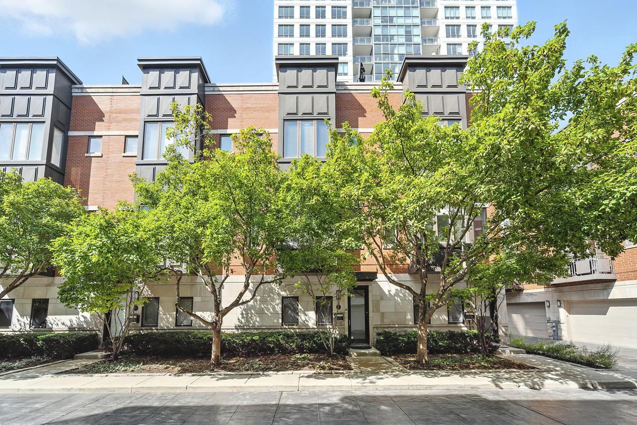 460 W Superior St. #7, Chicago, IL 60654