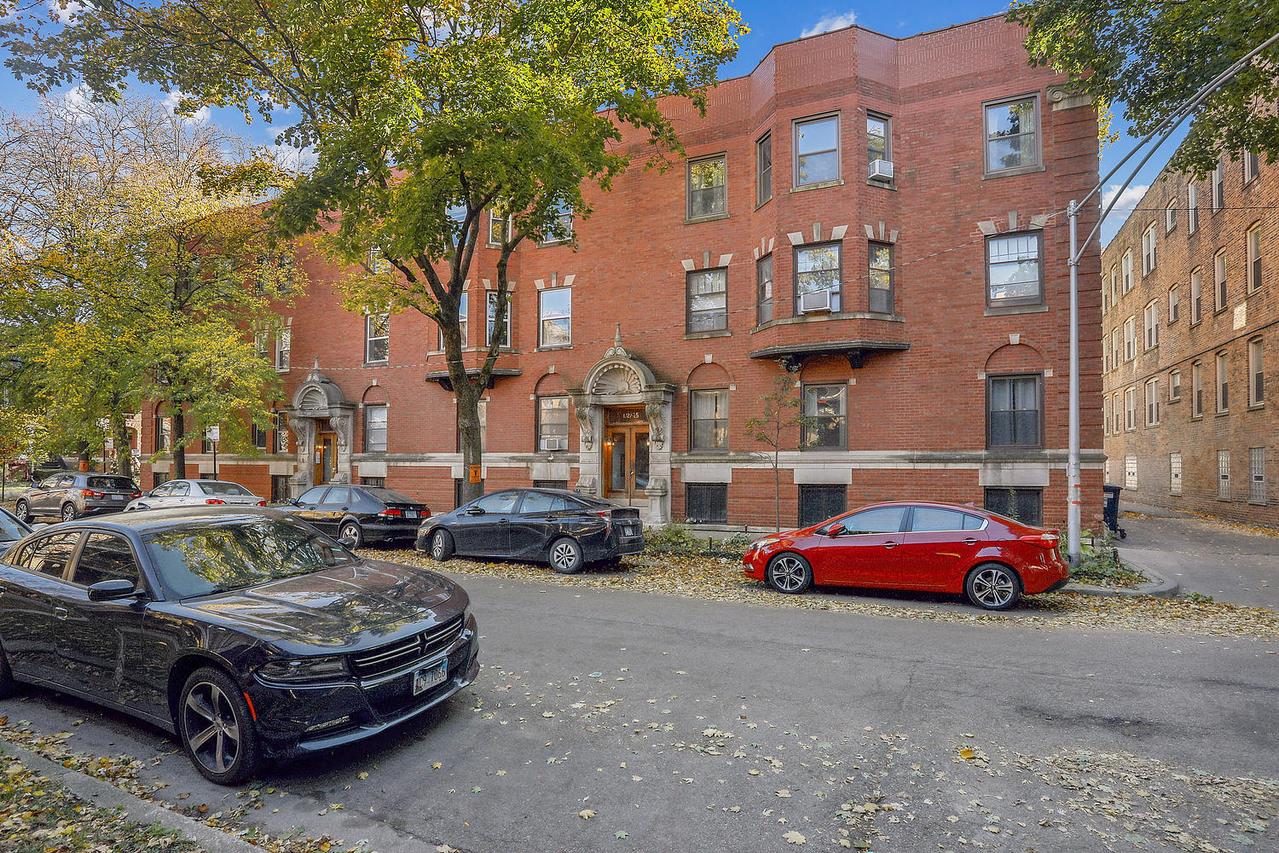 1327 E 52nd St. #202, Chicago, IL 60615