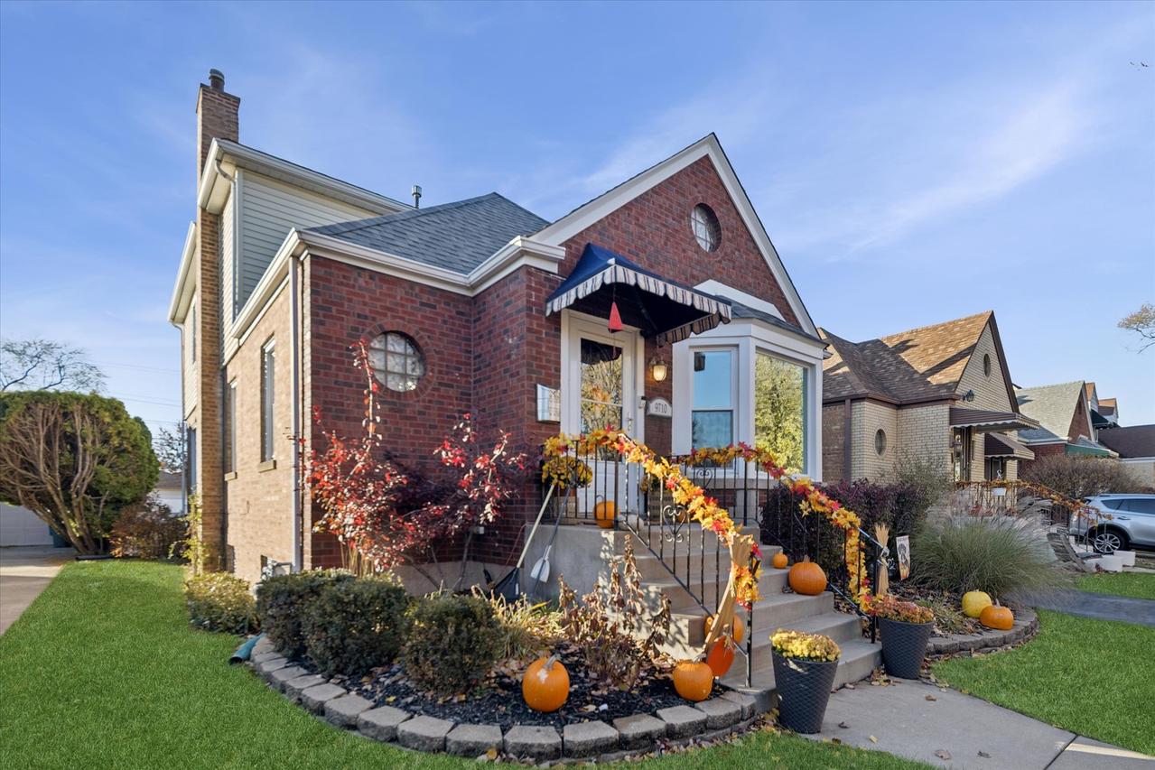 9710 S Harding Ave., Evergreen Park, IL 60805