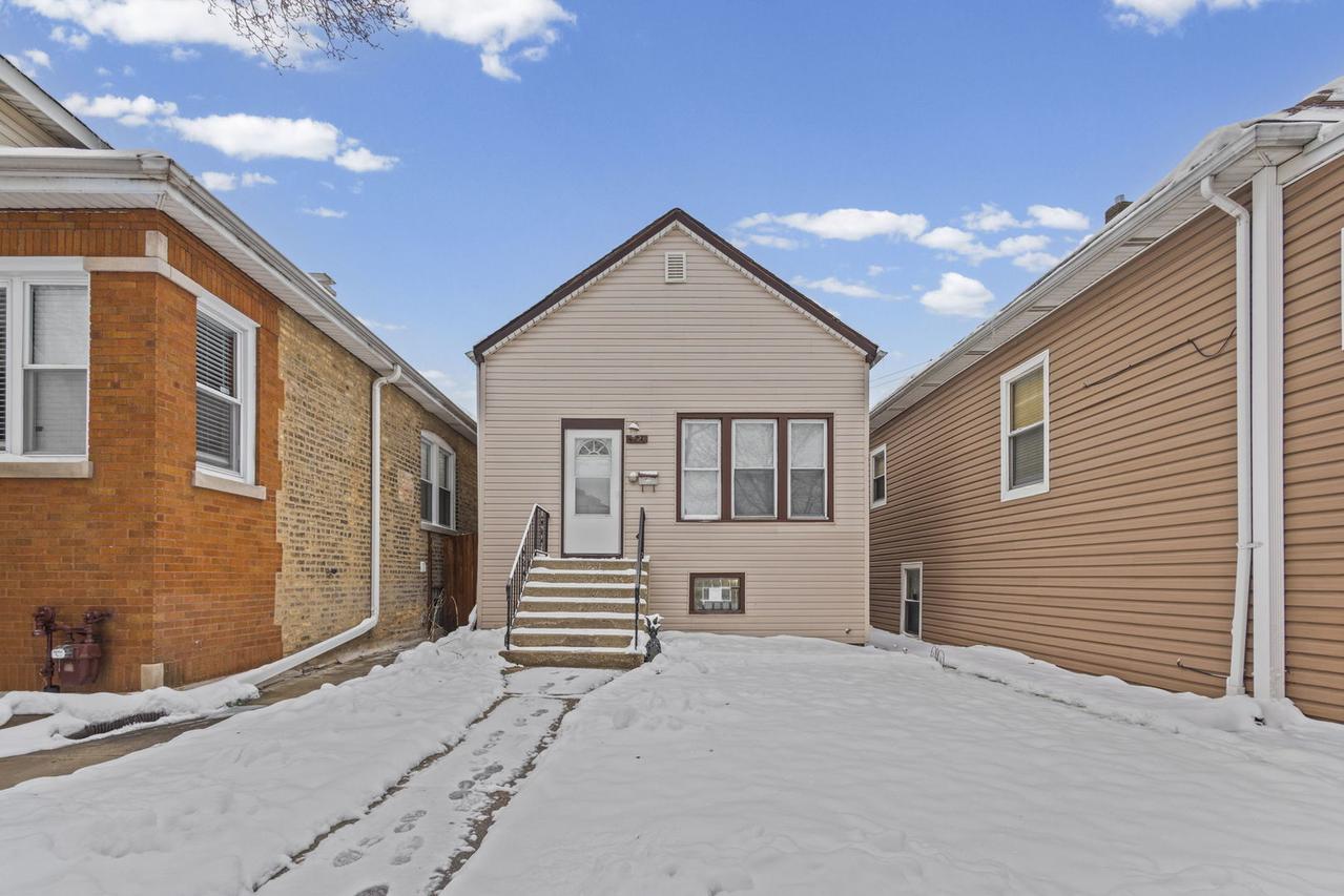 4824 W Winnemac Ave., Chicago, IL 60630